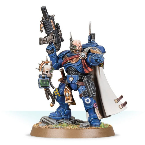 Space Marines Captain in Phobos Armour